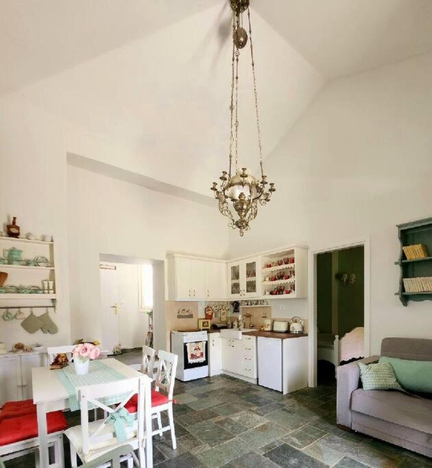 Stellinas Pretty House